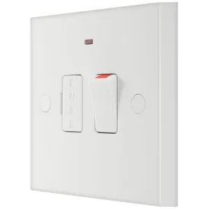 WHITE MOULDED SQUARE EDGE SWITCHED 13A FUSED CONNE
