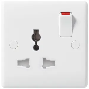 WHITE NEXUS MOULDED SINGLE UNIVERSAL SWITCHED 13A