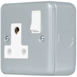 METAL CLAD PRO 15A ROUND PIN SOCKET OUTLET