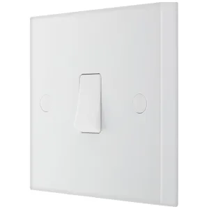 WHITE MOULDED SQUARE EDGE SINGLE SWITCH, 20A 16AX